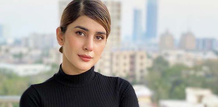 Kubra Khan, childhood