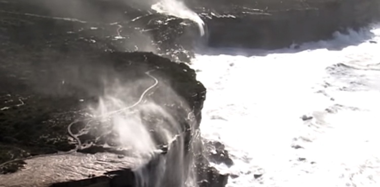 Waterfalls Sydney Royal National Park flow upwards