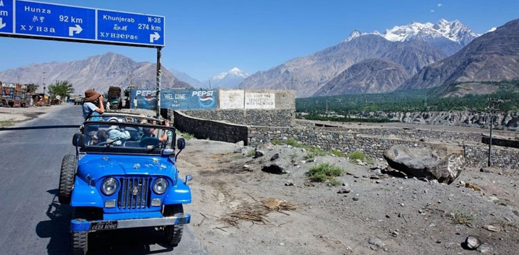 swat tourists looted