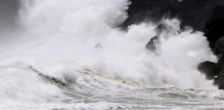 Taiwan shuts down second day, Typhoon Krathon, landfall