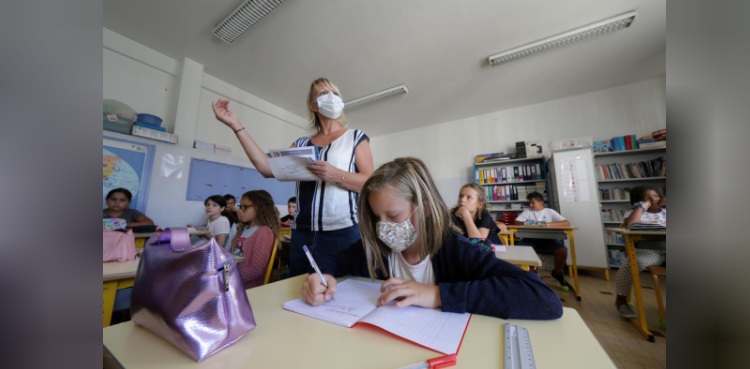 schools children face mask classroom