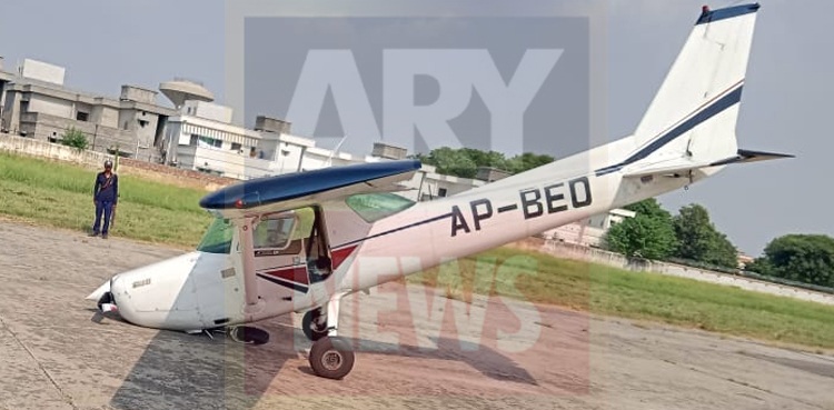 trainer jet nose-wheel landing lahore airport female pilot