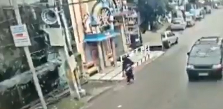 building-collapse-woman-hyderabad-narrow-escape