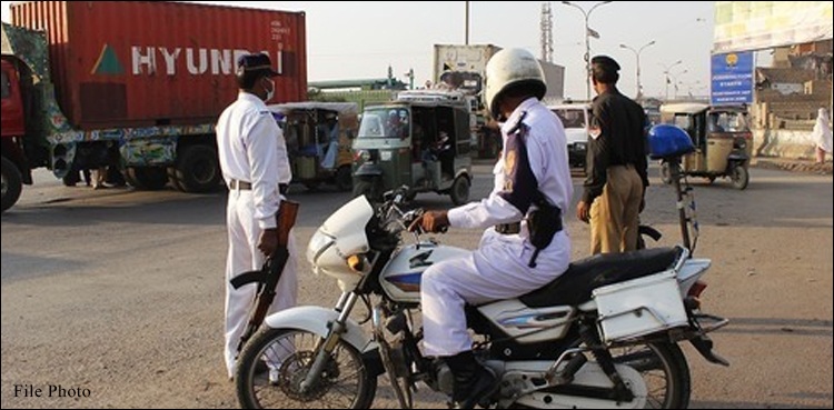 Karachi, underage drivers, challans, traffic police,