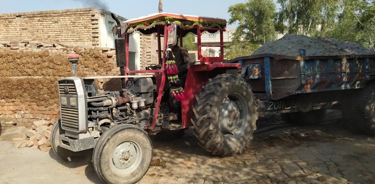 tractor-trolley-minor-three-year-old-killed-dumped-sand