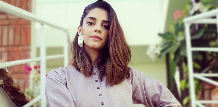 Sanam Saeed Ab Buss