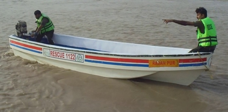 dera ghazi khan rickshaw drown crbc accident