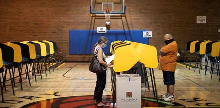 hand sanitiser ballot scanner polling iowa us elections 2020