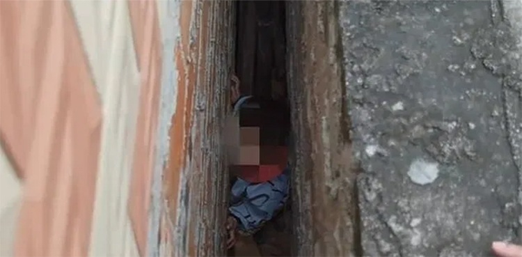 child, trap, walls, rescue