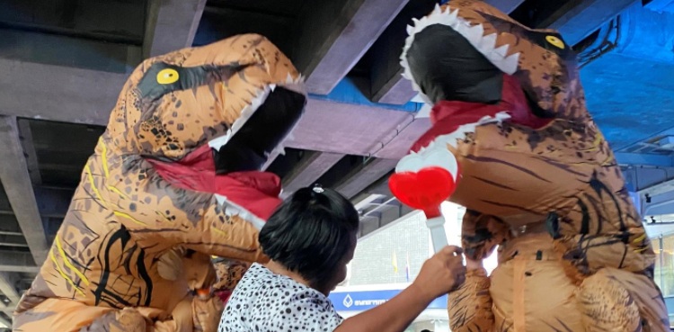 dinosaurs school students