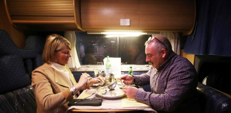 restaurant camper van dining