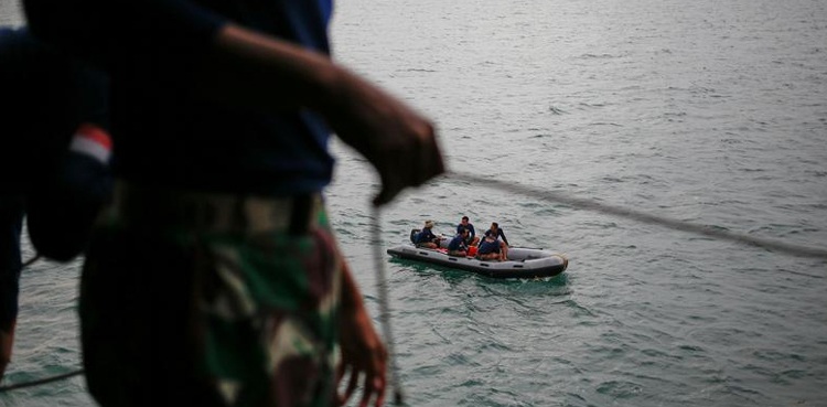 indonesia unmanned underwater vehicle air crash victims black boxes sriwijaya air