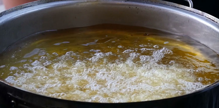 wife boiling oil sleeping husband home