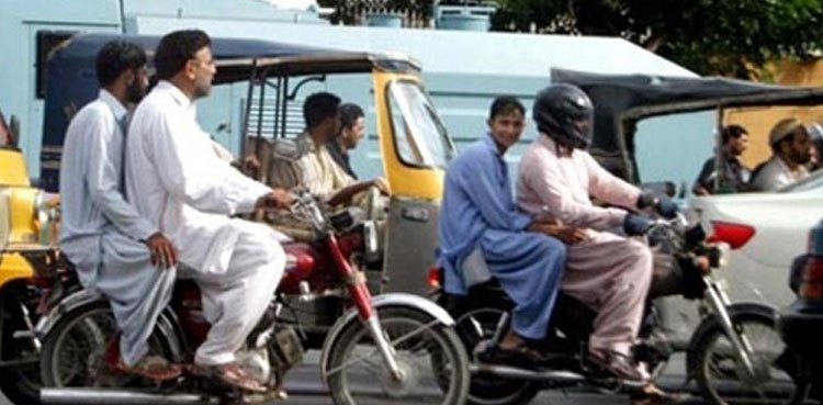 Motorcyclists, helmets, helmets fine,