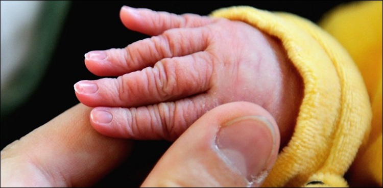 newborn girl abandoned