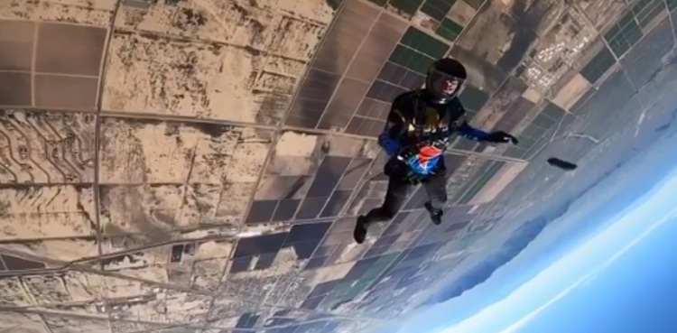 iphone skydiver pocket survives falling 12,000 feet
