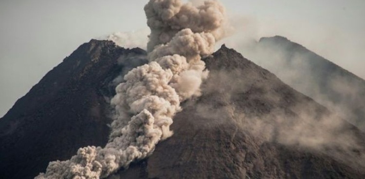 Indonesia, villages evacuation order, volcano alert highest level