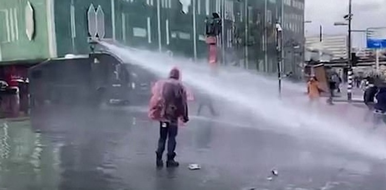 water-cannon-dutch-police-protests-protestors