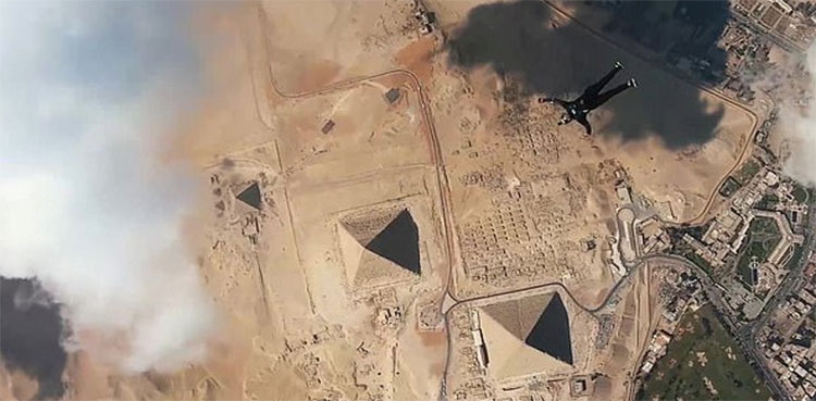 Egypt-mexican-skydive-pyramid