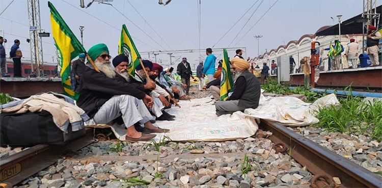 indian-farmers-protest-rail-roko-india