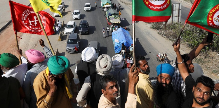 Indian farmers protest highway
