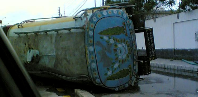 Karachi water tanker collision