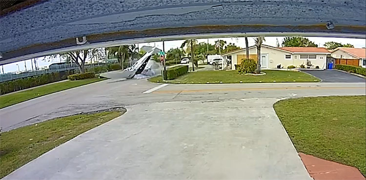 plane crash land, child killed, SUV