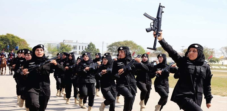 police-coppers-female-karachi