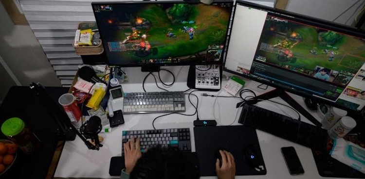 south korea gamer monthly earning video games storeroom