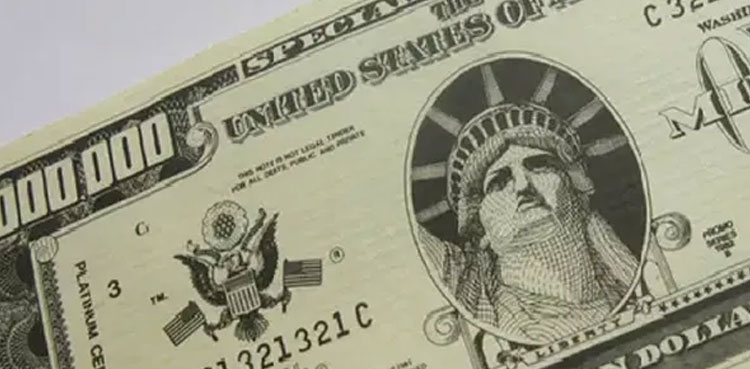 women counterfeit note retail store