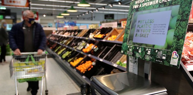 UK retail industry plays down threat to food supplies