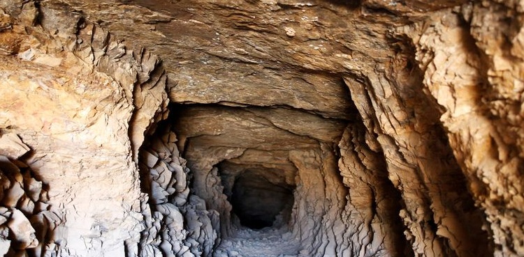 Kenya, gold mine collapse, 12 trapped