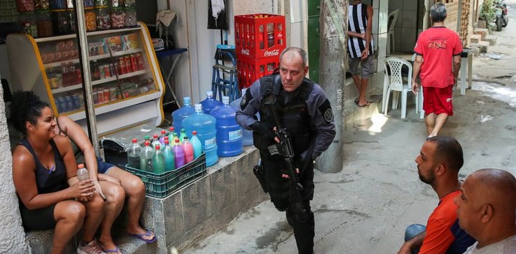 Rio police, crime boss killed