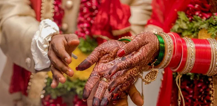 Sexual-harassment victim couple weds while recording police statement