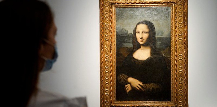 glass-protected Mona Lisa, activists splash soup, Paris