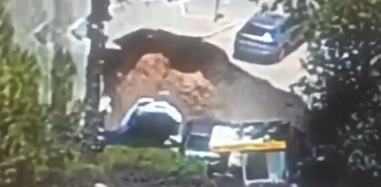 sinkhole swallows cars Jerusalem