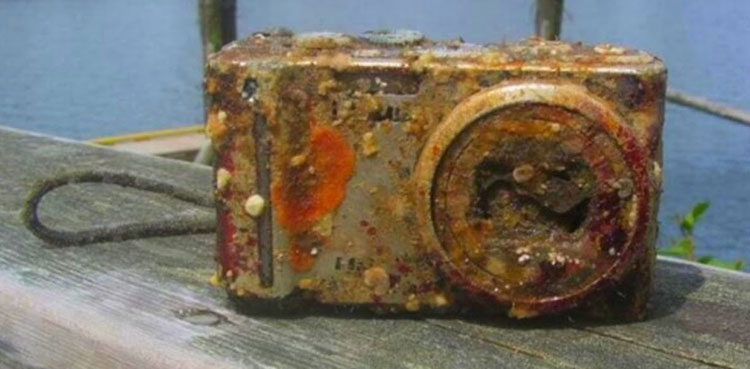 Camera lake washes up
