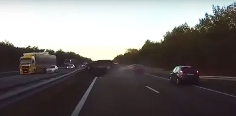 tesla-car-autopilot-crash