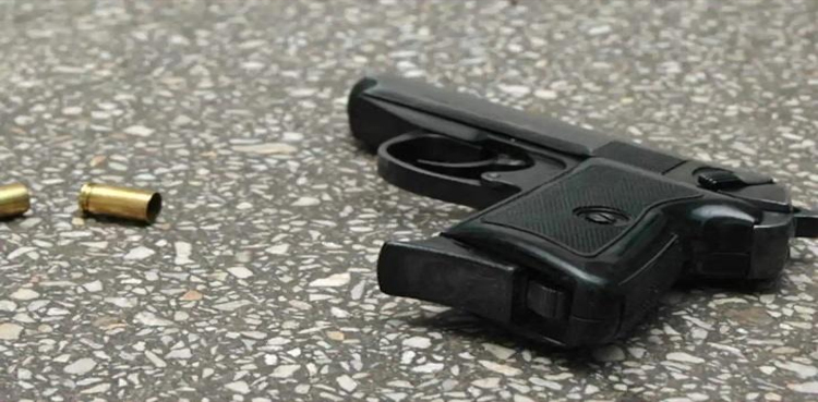 Woman-shoots-herself-while-taking-selfie-with-loaded-gun