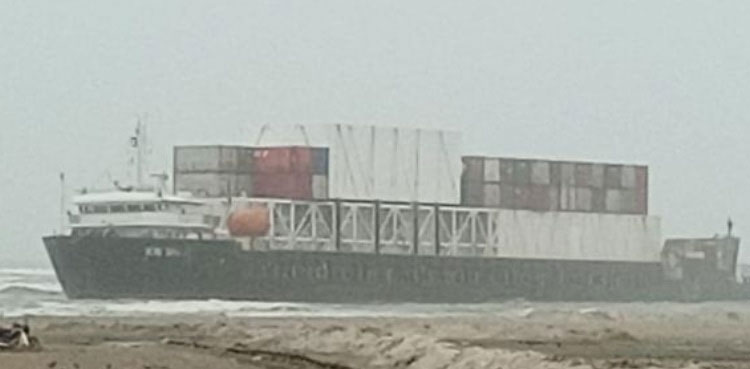 Two ships engine fault, Mahmood Moulvi, Port Qasim