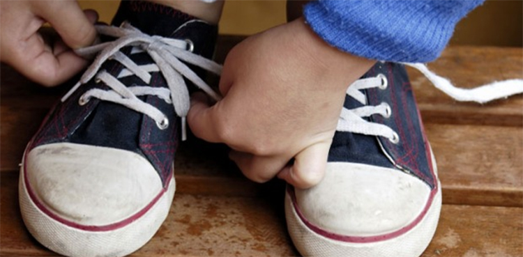 shoelace, tie knot,