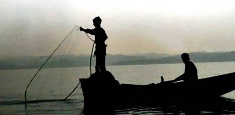 Karachi fisherman suicide wife fan