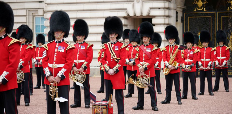 Buckingham Palace, Changing the Guard