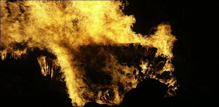 woman burnt alive family karachi