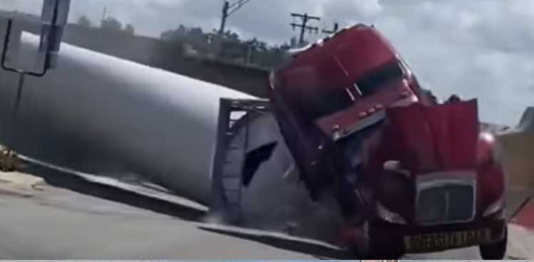 train crashing, train crash, train crash video