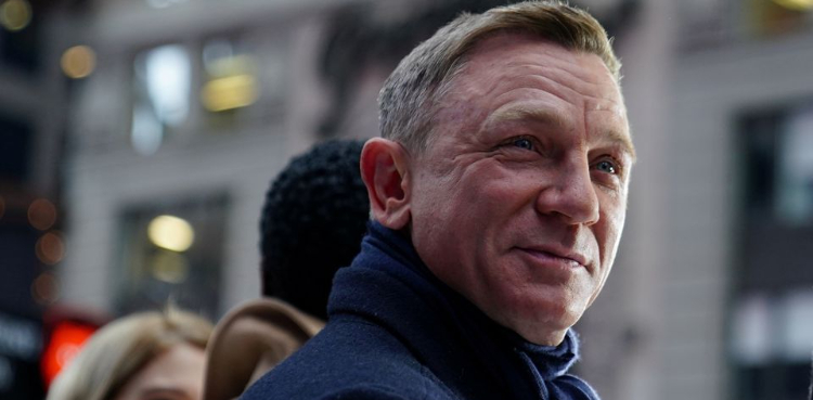 Daniel Craig