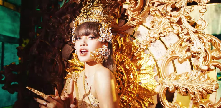 lisa K-pop Singer
