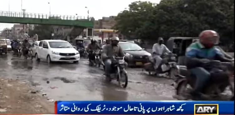 Morning-commuters-greatly-troubled-on-water-logged-Karachi-roads