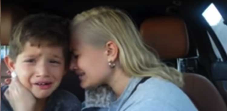 youtuber, vlogger, crying son,