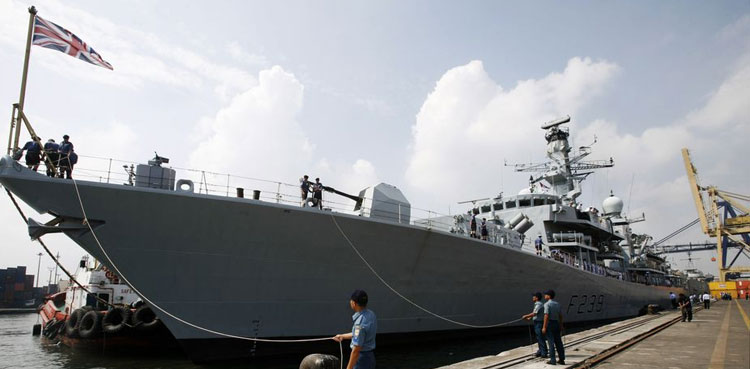 British-frigate-taiwan-strait